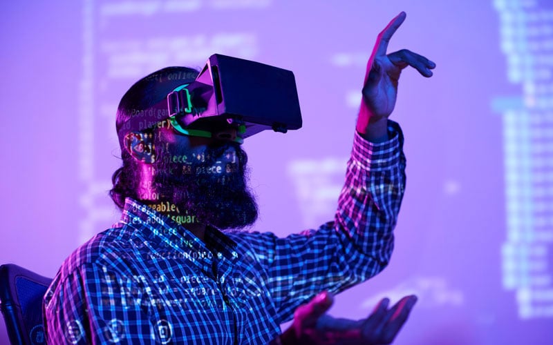 „Mehrblick“ mit Datenbrille: Virtual und Augmented Reality erweitern das reale Sichtfeld