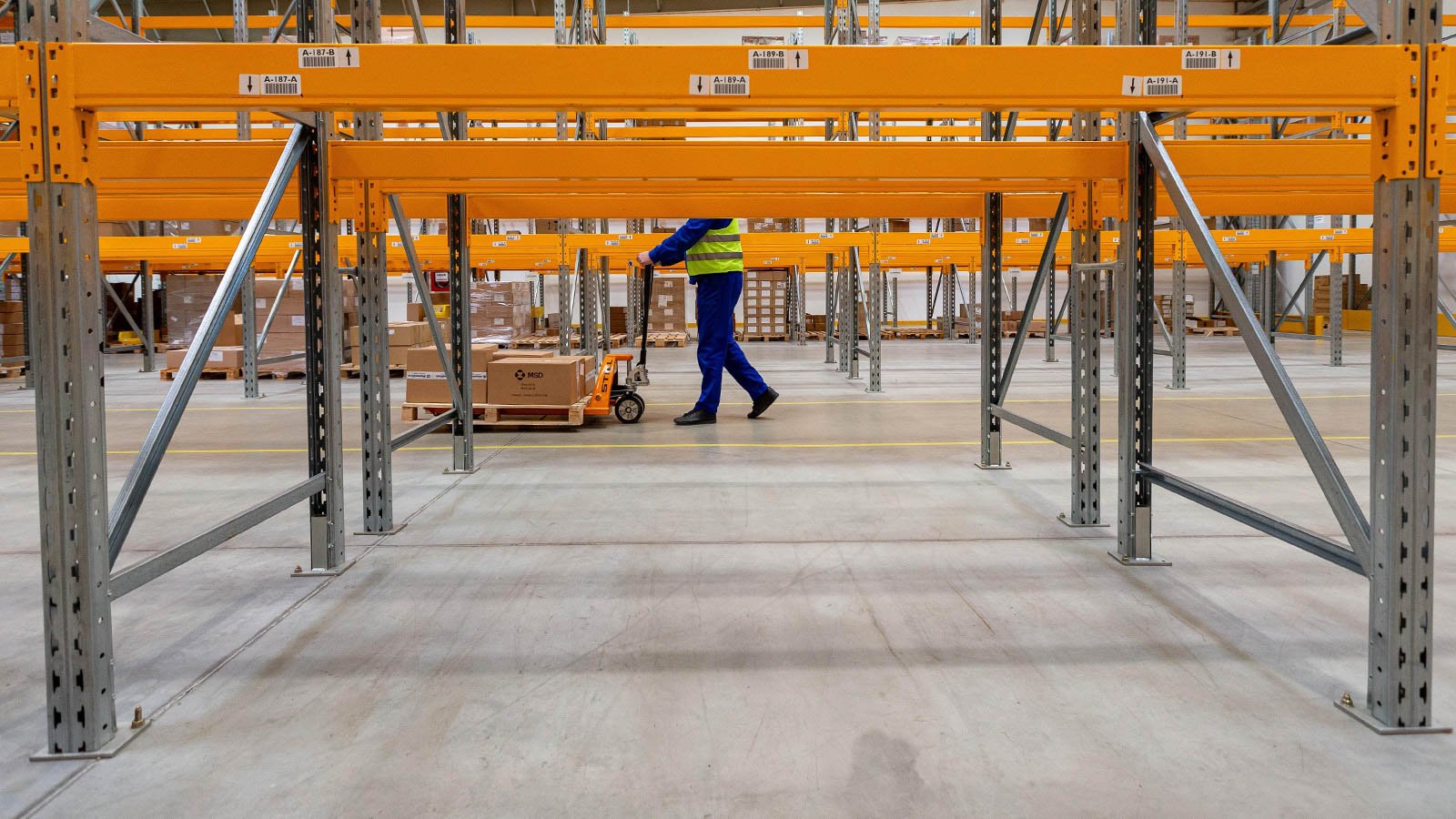 fellowmind-retail-warehouse-worker.jpg fellowmind-retail-warehouse-worker.jpg